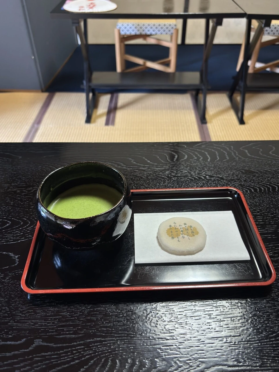客殿ラウンジで出た抹茶と和菓子