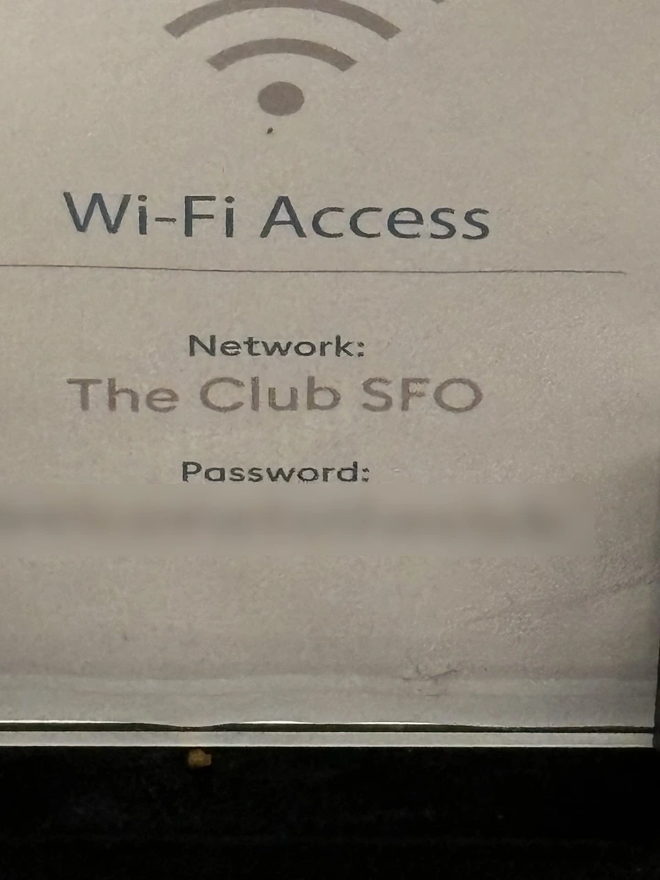 サンフランシスコ空港のラウンジThe Club SFOに置かれたWi-Fiの案内