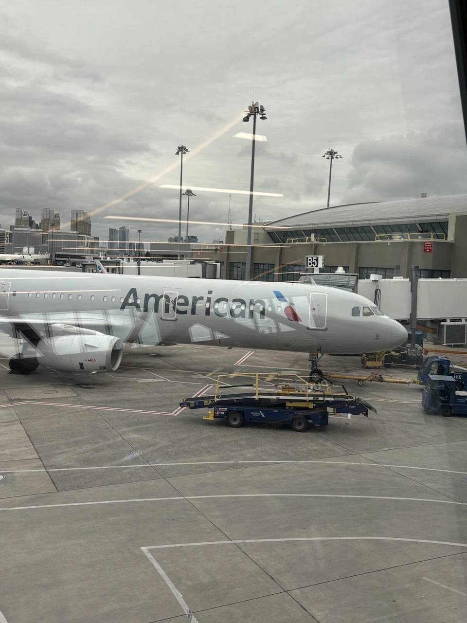 ボストン・ローガン空港に駐機中のアメリカン航空の機体