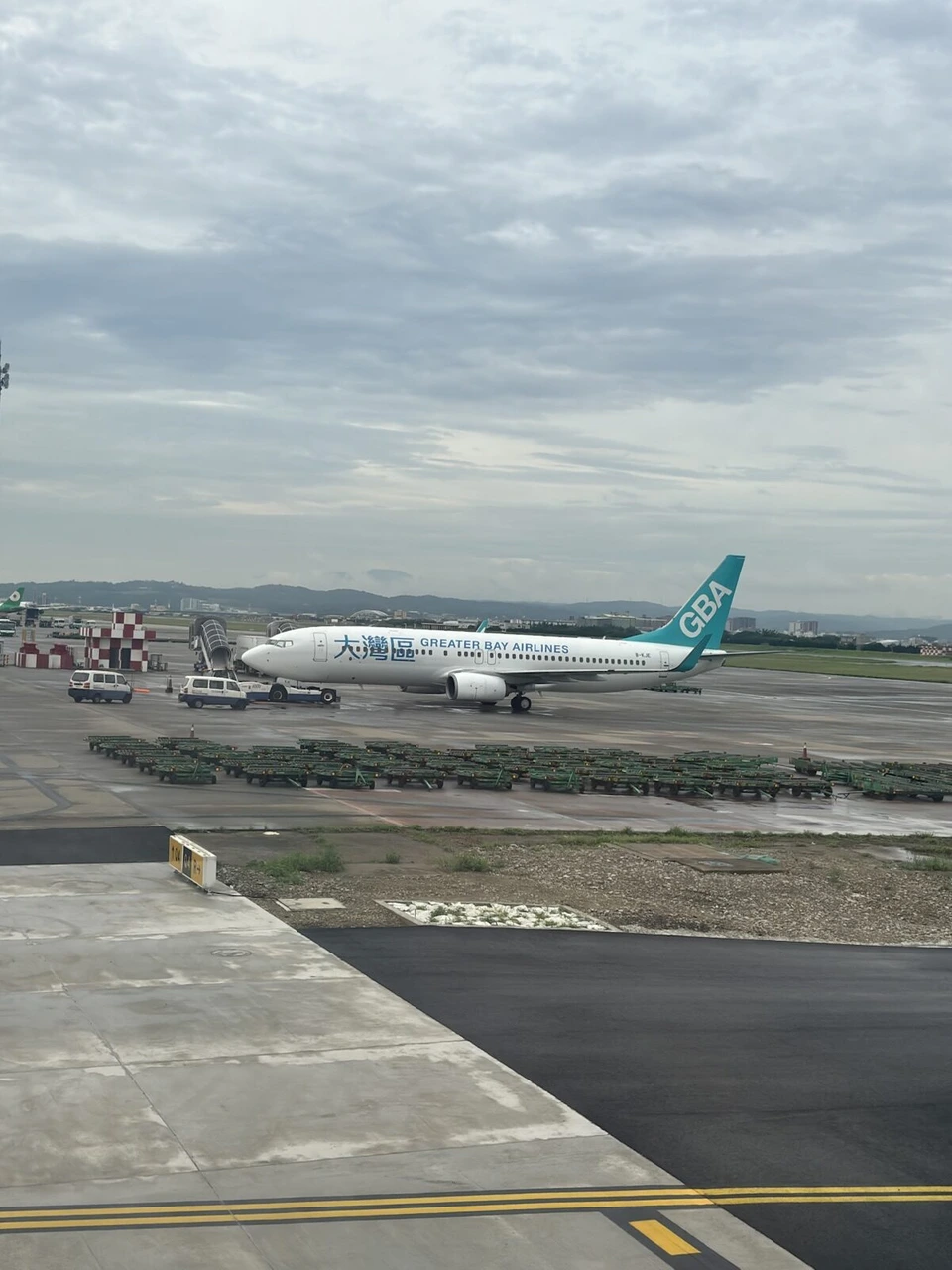 桃園空港を走る大灣區航空(グレーターベイ航空)のボーイング737