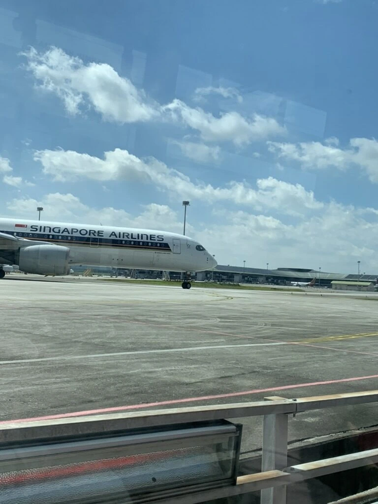 窓越しに見たシンガポール航空のA350