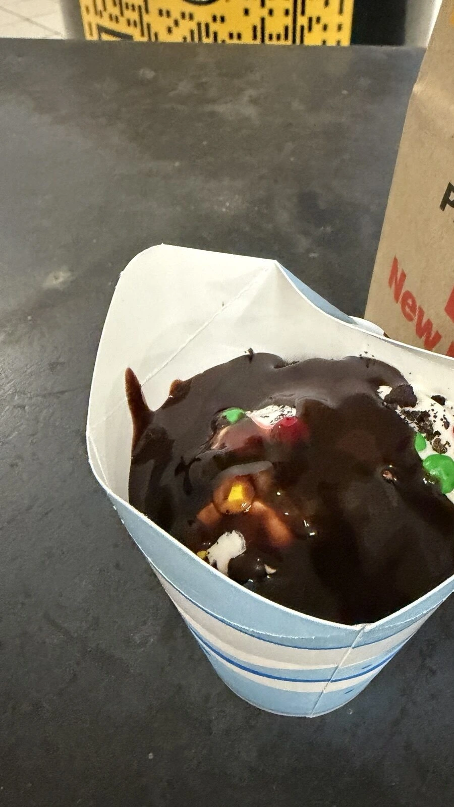 ライブの終演後に買ったマクドナルドのM&M'sのマックフルーリーと紙袋