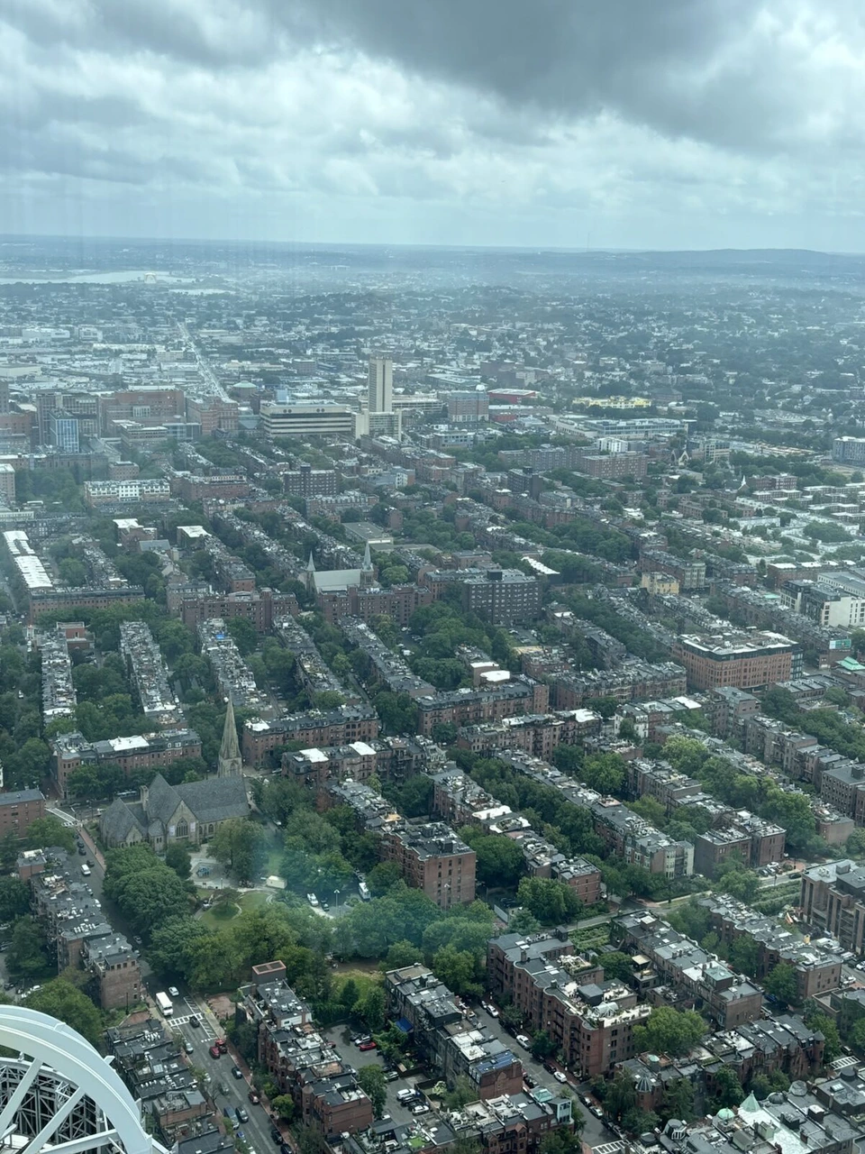 View Bostonから見下ろしたバックベイの住宅街と公園の緑