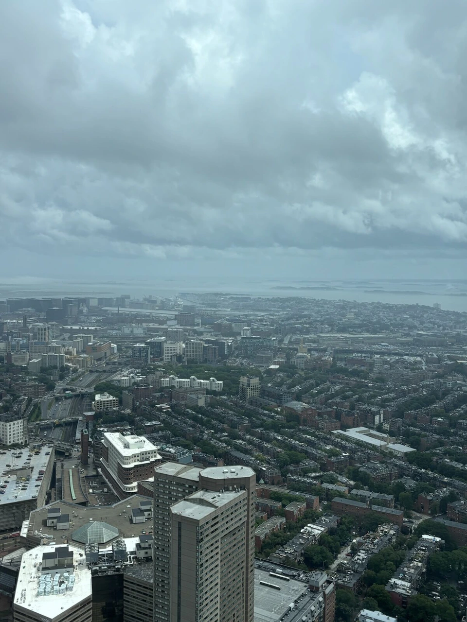 View Bostonから見た港の方向と、手前の高層ビル