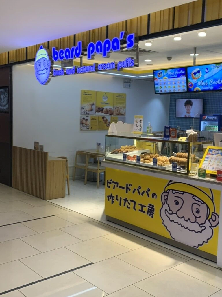 ホーチミン中心部のショッピングモールに入っているビアードパパの店頭