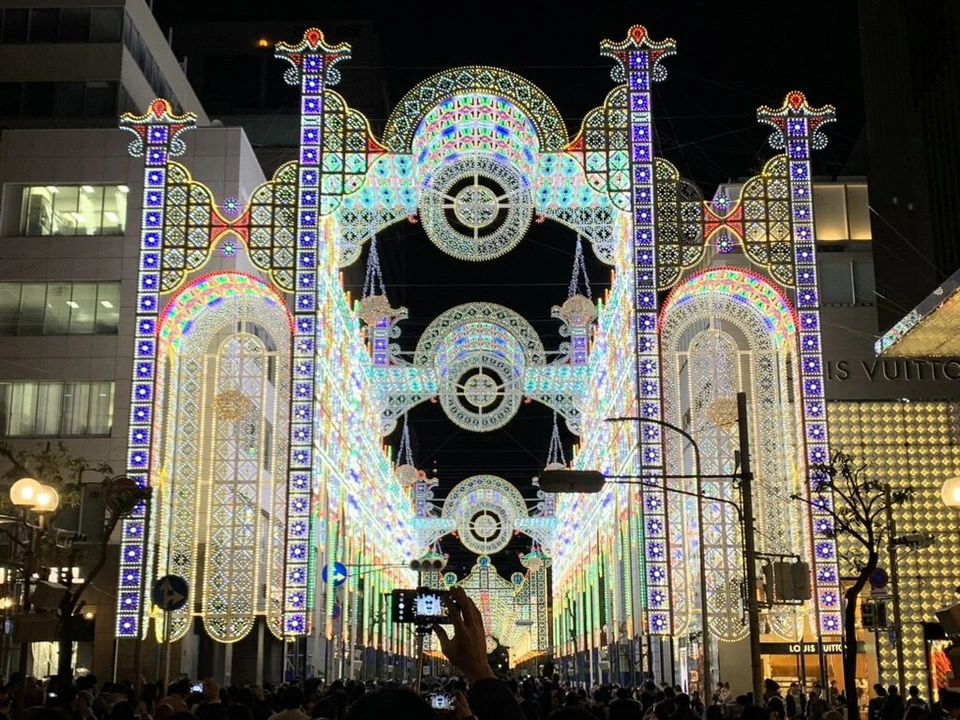 神戸ルミナリエ2019の正面の作品を真正面から見たところ