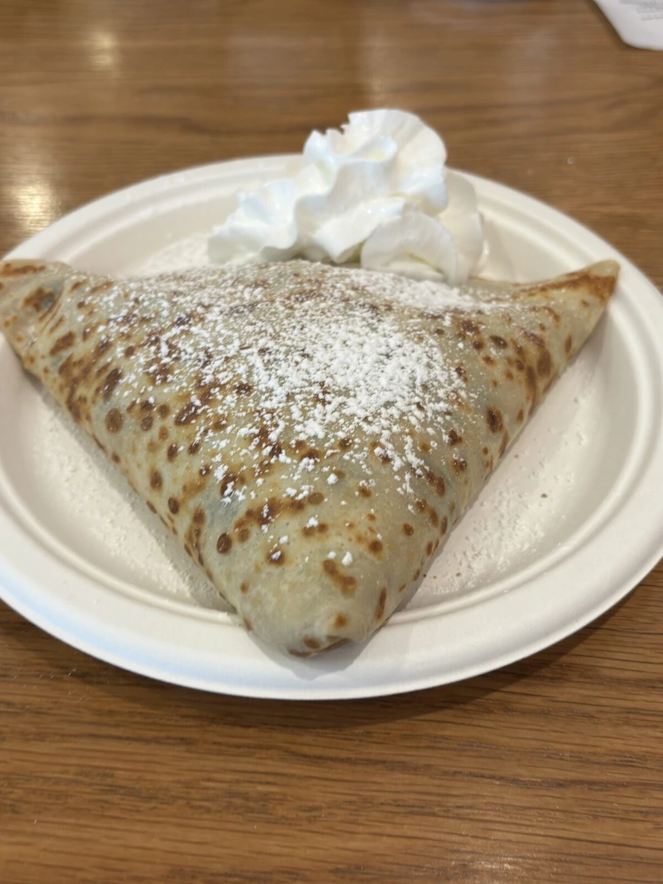 サンフランシスコで食べた、粉砂糖とホイップクリームがのった三角のクレープ