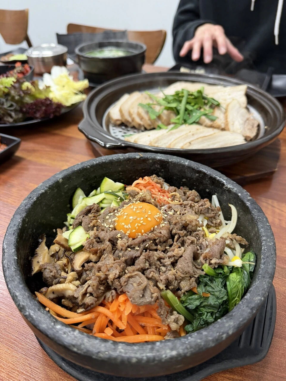 シドニー・タウンホール近くの韓国料理店の石焼ビビンバ