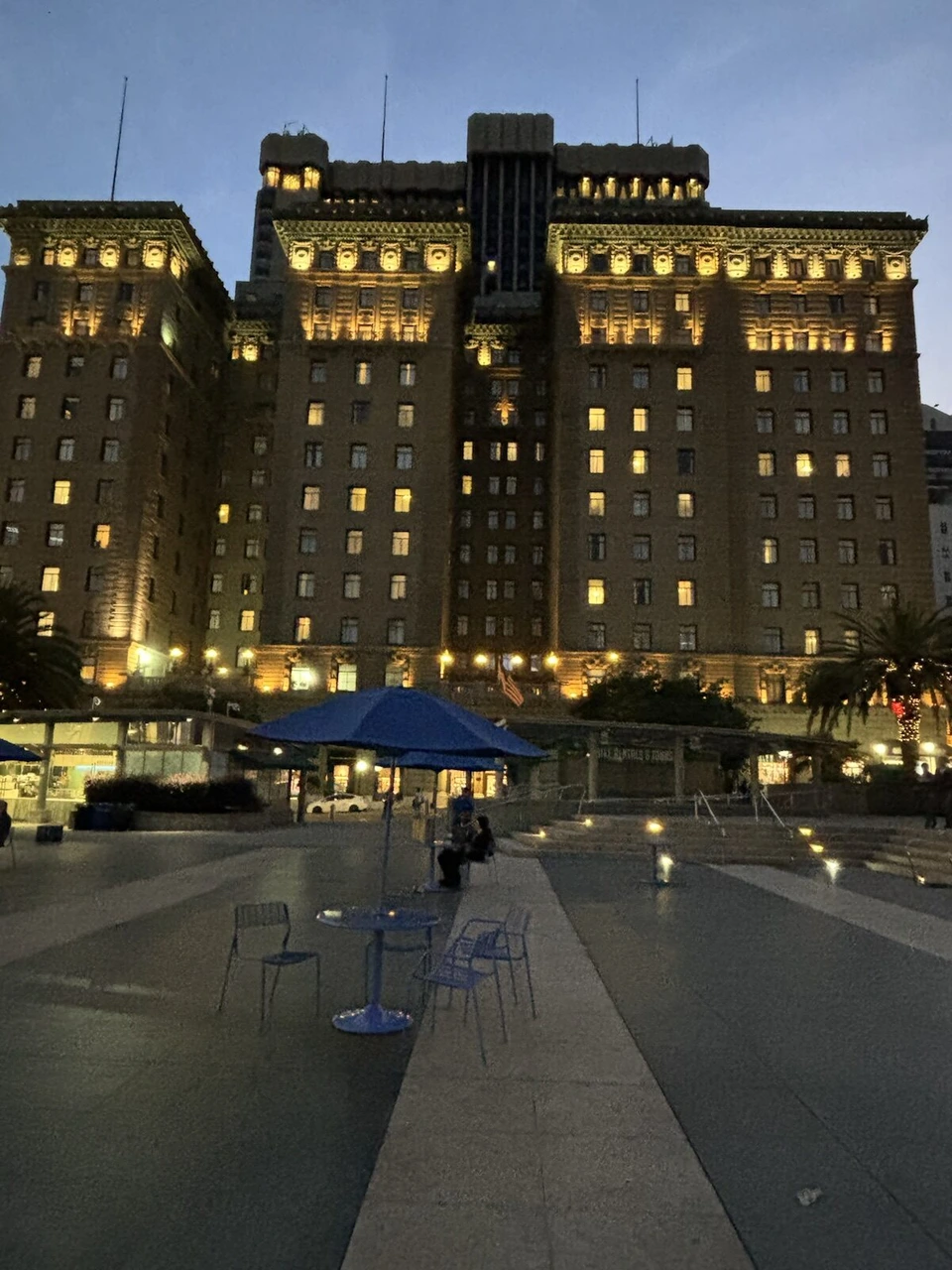 ユニオンスクエアの向かいのウェスティン・セントフランシスの夜景
