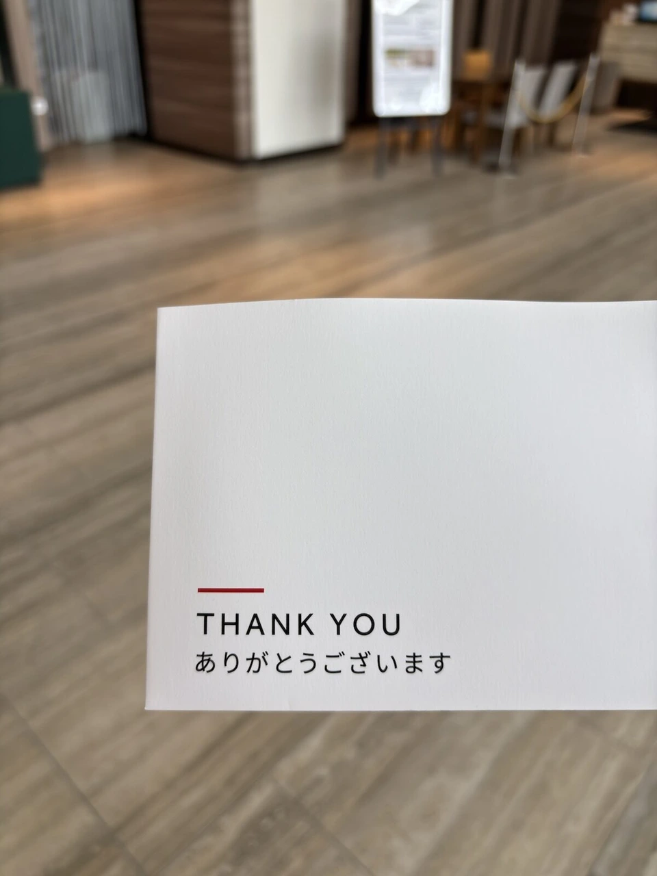 THANK YOU ありがとうございますと書かれた白いカード