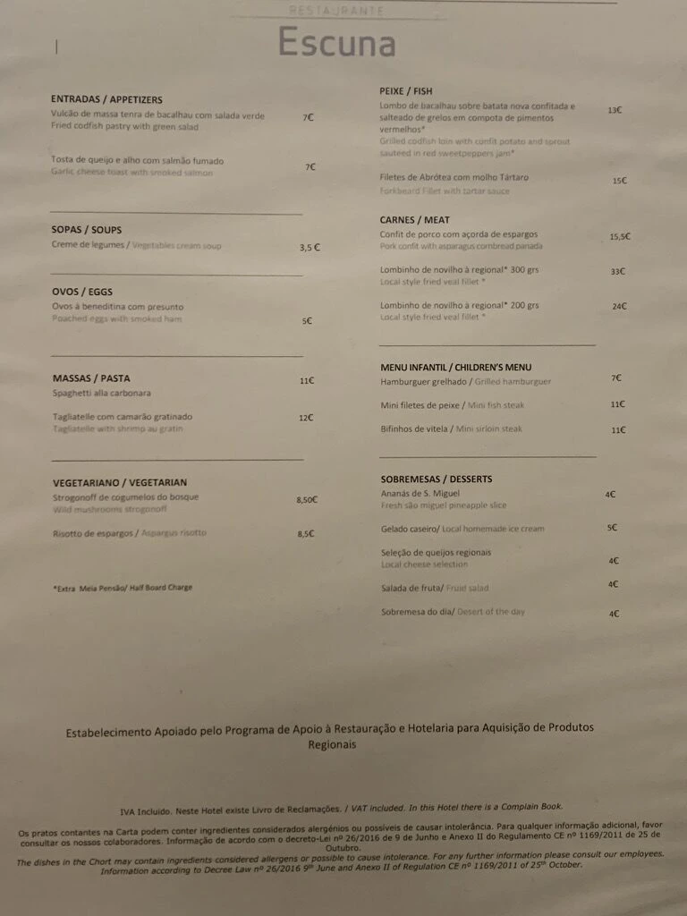 Hotel Marina Atlânticoのレストラン Escunaのメニュー。前菜、スープ、パスタ、魚、肉、デザートとそれぞれの値段
