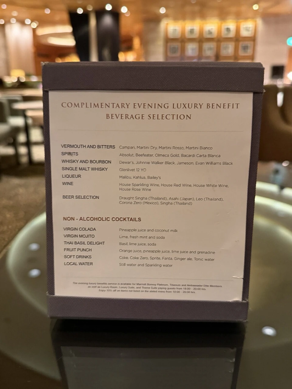 COMPLIMENTARY EVENING LUXURY BENEFIT BEVERAGE SELECTIONのメニュー。ワイン、ビール、ノンアルコールカクテルの一覧