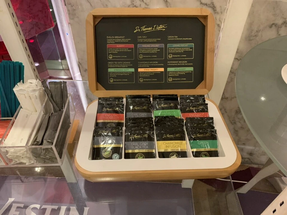 木の箱に並んだティーバッグのセット