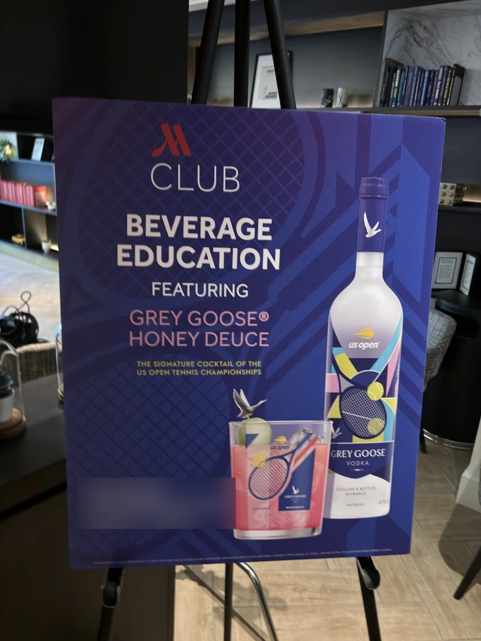 M CLUB BEVERAGE EDUCATIONのポスター。カクテルの写真と、試飲会の案内