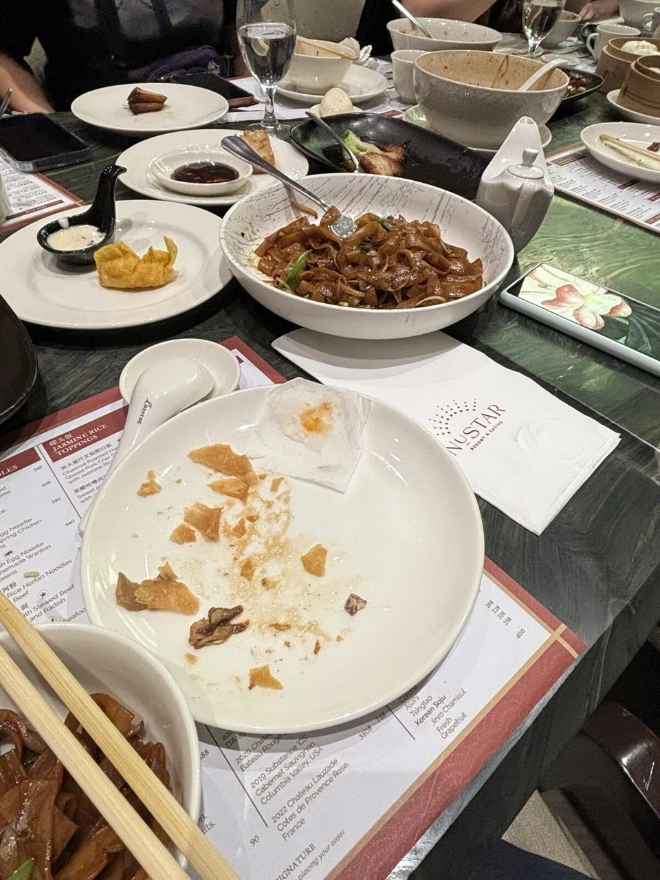 ヌスターのレストランで食べ終わった夕食の皿