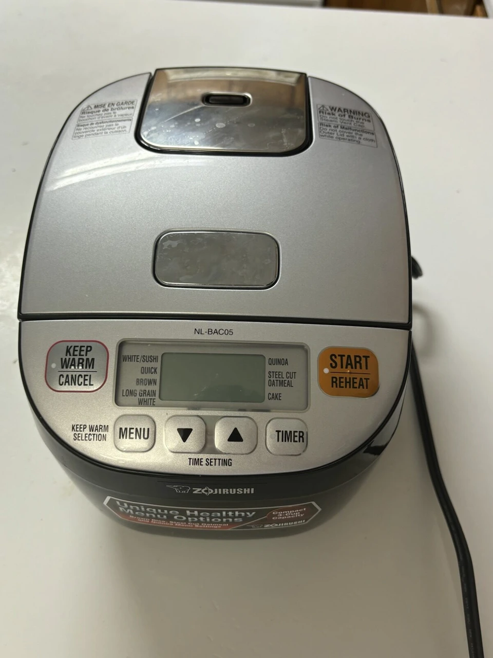 部屋で使っていた象印の小型の炊飯器(NL-BAC05)