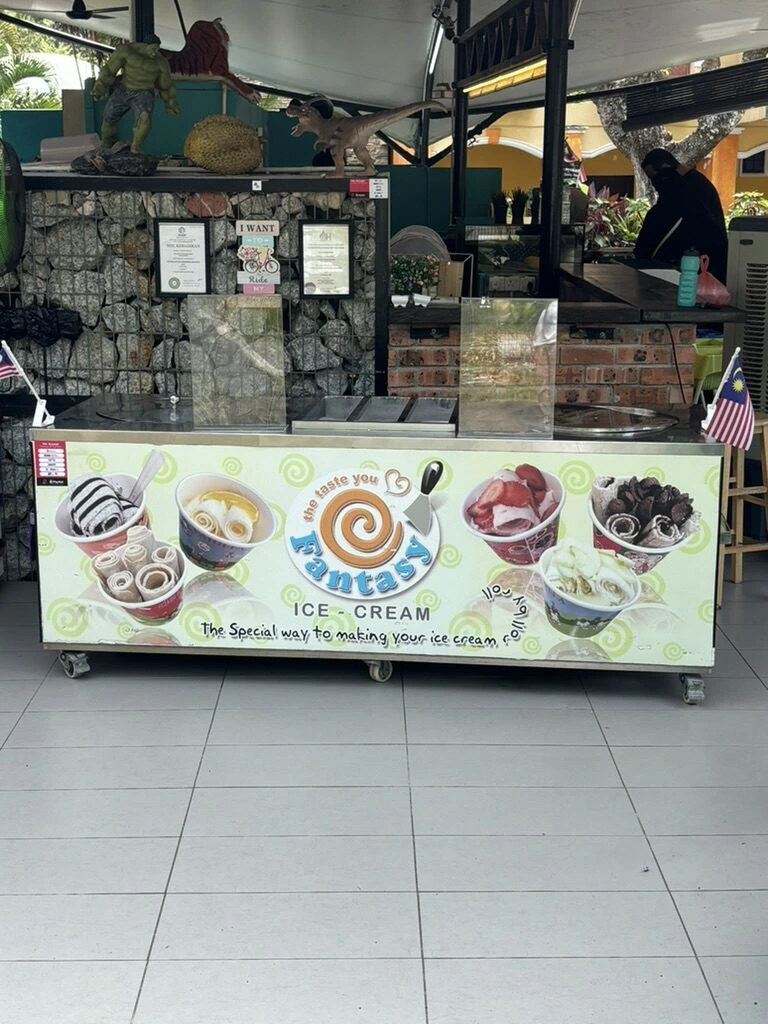 オリエンタル・ビレッジのアイスクリームの売店のカウンター