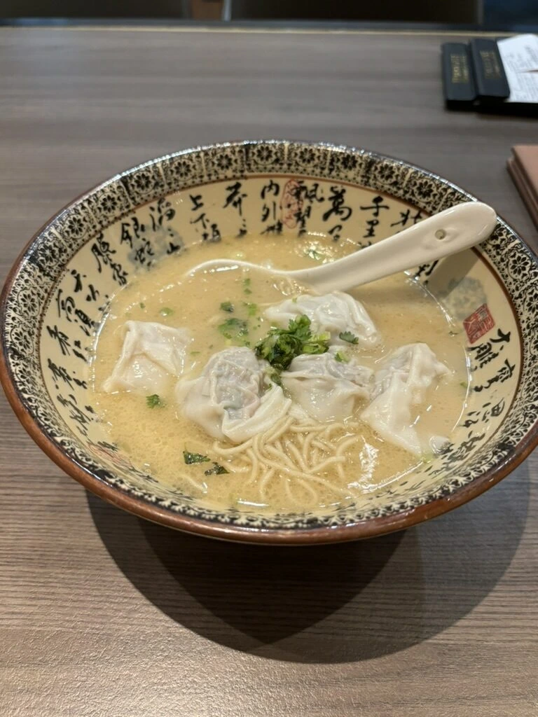 クアラルンプールで食べた白湯スープのワンタン麺