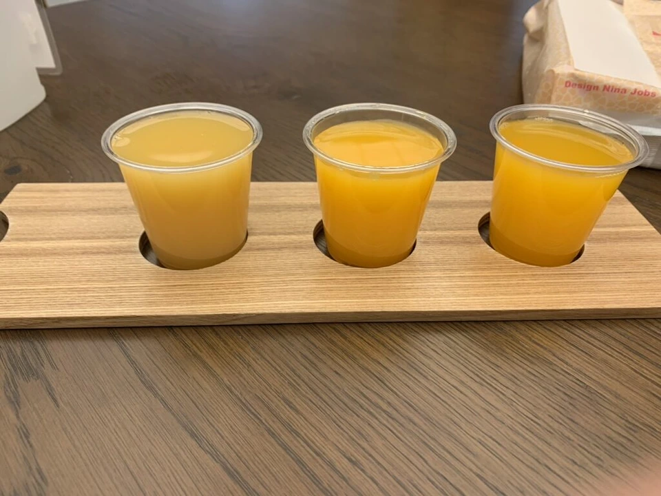 道後で飲み比べた蛇口みかんジュース3種類のカップ