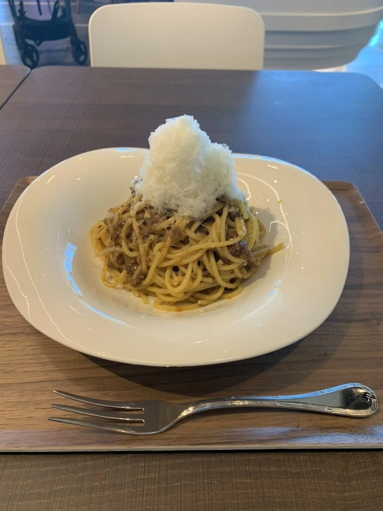 那覇空港で食べた大根おろしがのった和風パスタ